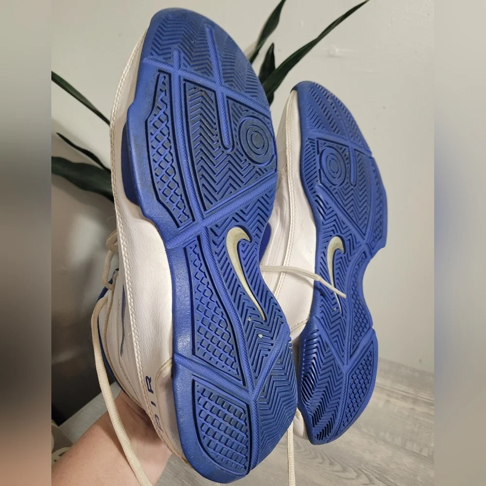 Nike Air Basketball Shoes White Blue Women’s Size 8.5 Athletic Sneakers